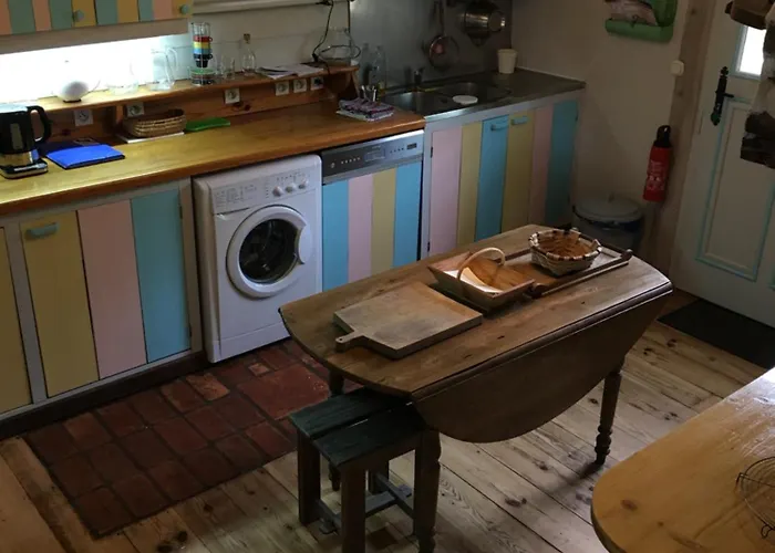 Dom wakacyjny Maison Ancienne Dans Parc Boise *